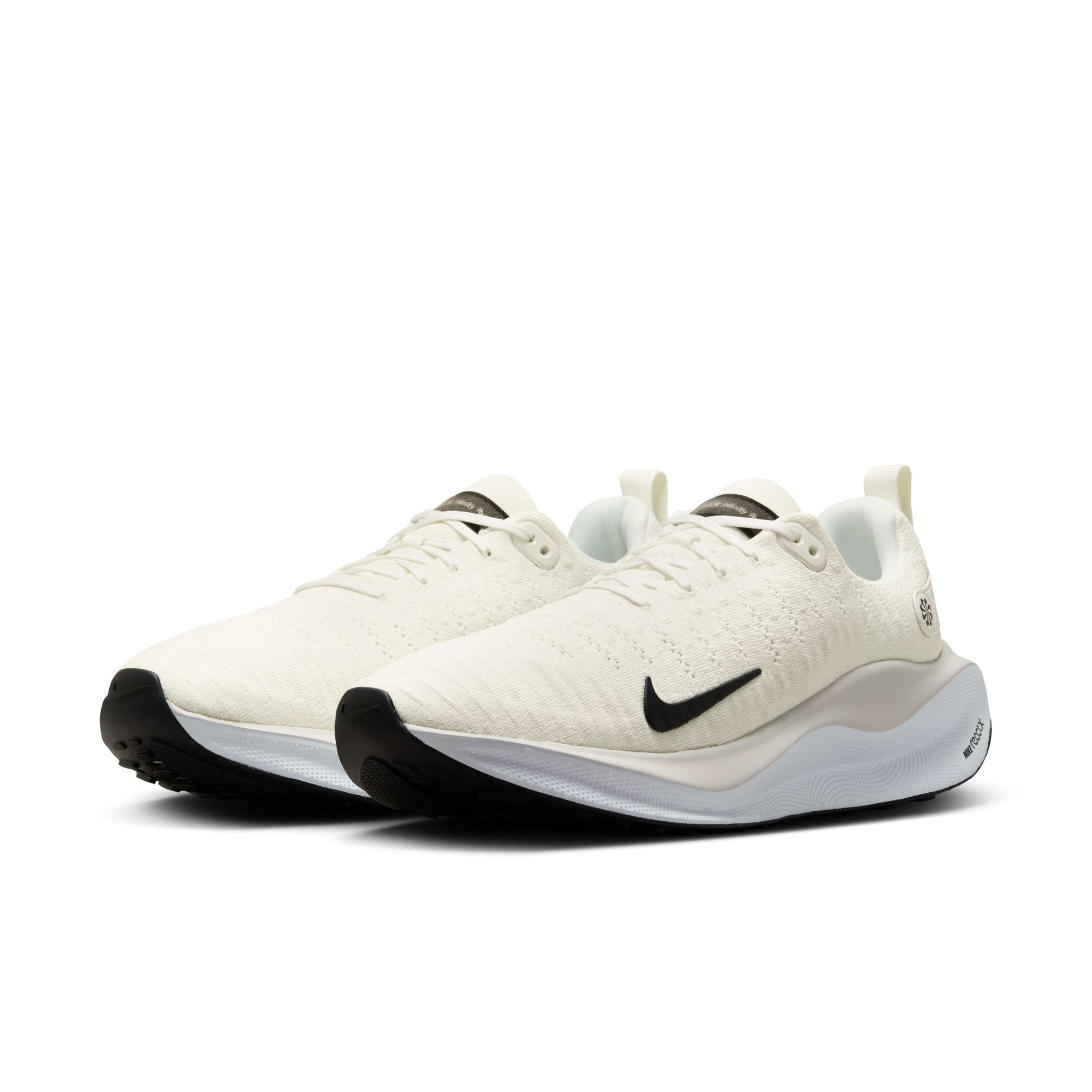 The Nike infinity 4 has a wide midsole adn outsole that helps with stability adn comfort